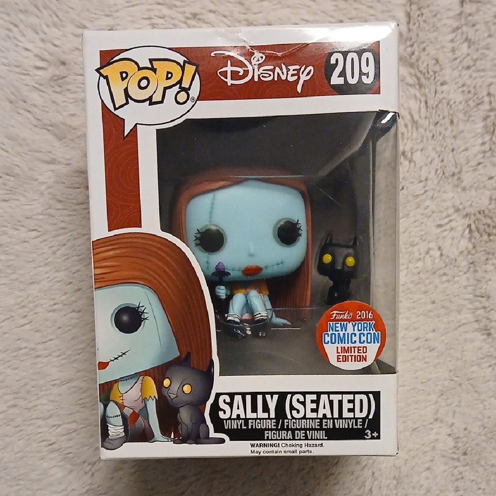 Disney Pop! Sally (Seated) Vinyl Figure